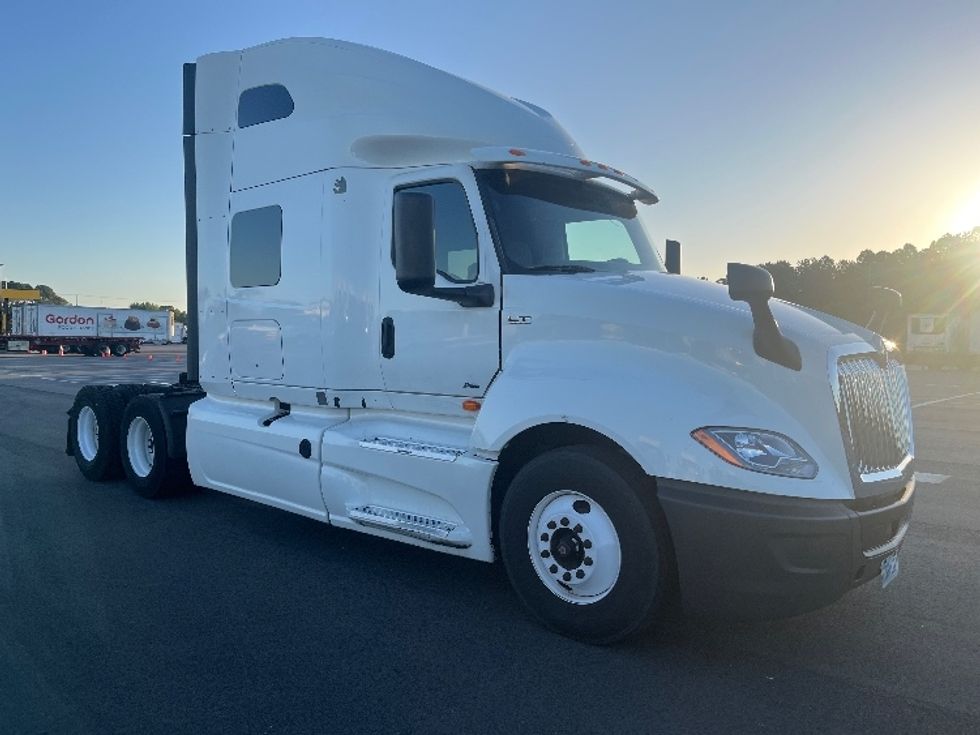 Sleeper Tractor-Heavy Duty Tractors-International-2019-LT625-Concord-NC-682,119\n\t\tmiles-$ 27,500 - Image 1
