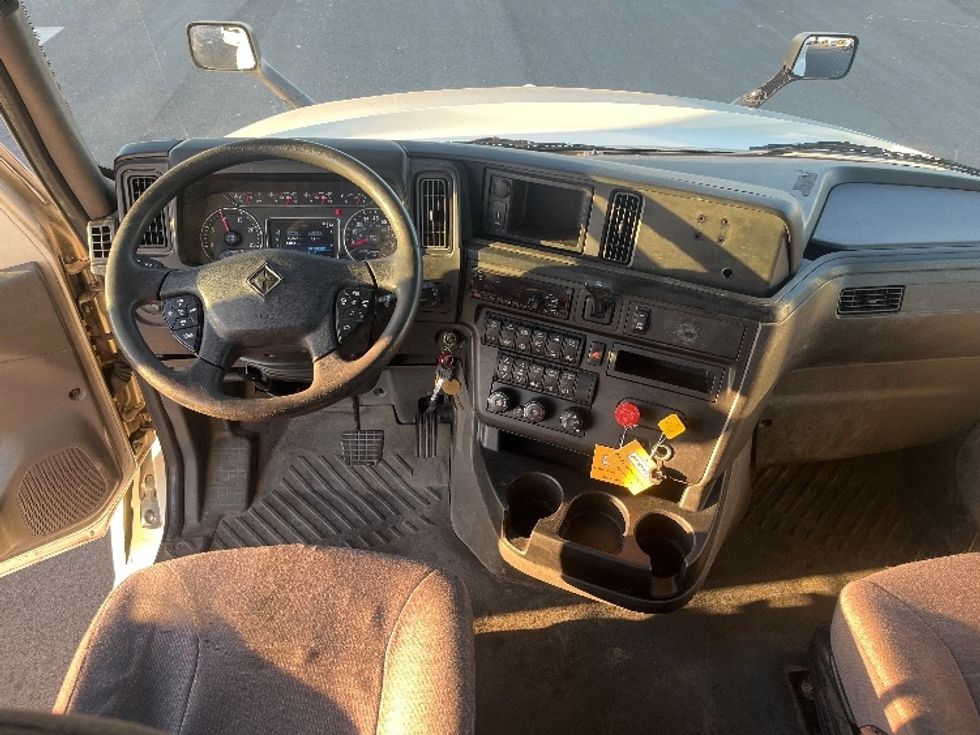 Sleeper Tractor-Heavy Duty Tractors-International-2019-LT625-Concord-NC-682,119\n\t\tmiles-$ 27,500 - Image 12