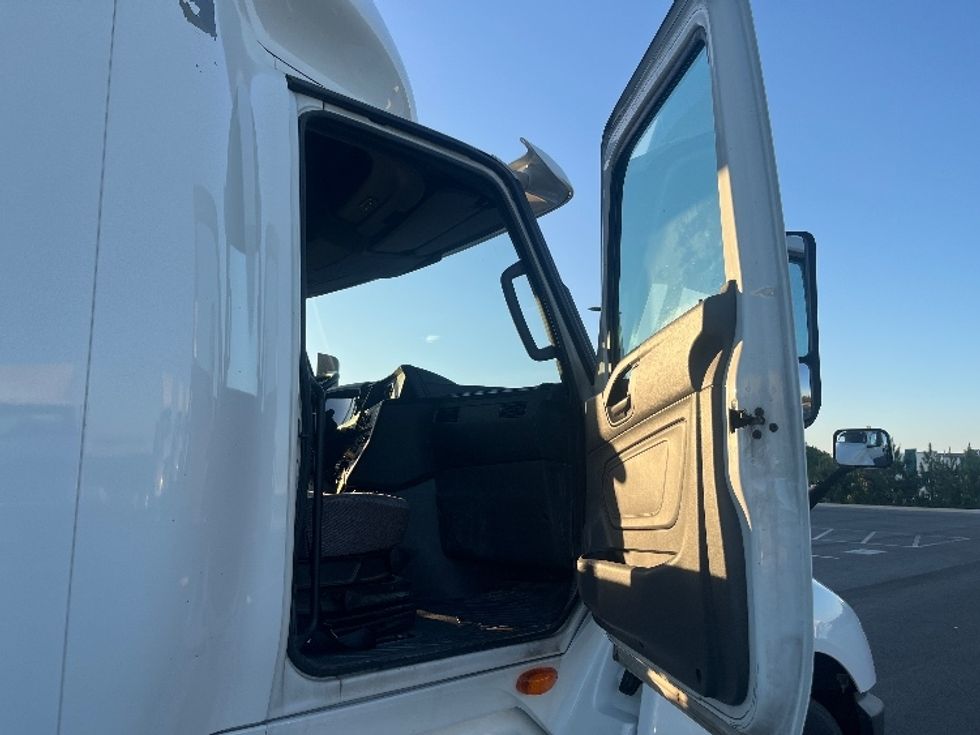 Sleeper Tractor-Heavy Duty Tractors-International-2019-LT625-Concord-NC-682,119\n\t\tmiles-$ 27,500 - Image 13