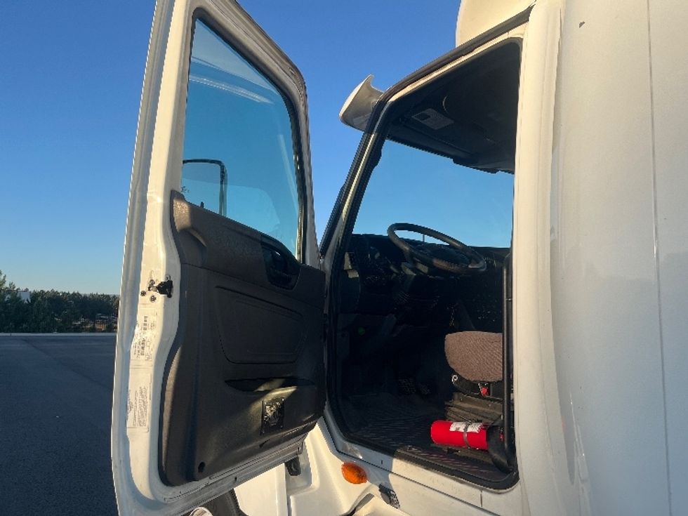 Sleeper Tractor-Heavy Duty Tractors-International-2019-LT625-Concord-NC-682,119\n\t\tmiles-$ 27,500 - Image 9