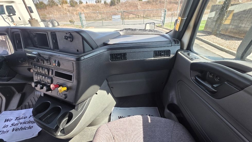 Sleeper Tractor-Heavy Duty Tractors-International-2019-LT625-Concord-NC-741,533\n\t\tmiles-$ 21,500 - Image 13