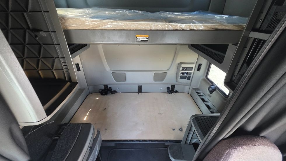 Sleeper Tractor-Heavy Duty Tractors-International-2019-LT625-Concord-NC-741,533\n\t\tmiles-$ 21,500 - Image 15