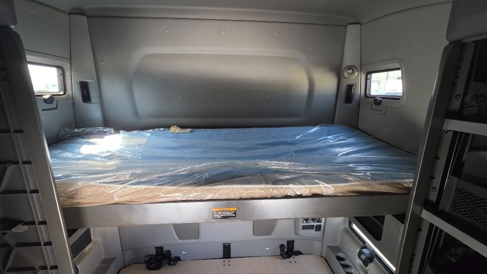 Sleeper Tractor-Heavy Duty Tractors-International-2019-LT625-Concord-NC-741,533\n\t\tmiles-$ 21,500 - Image 16