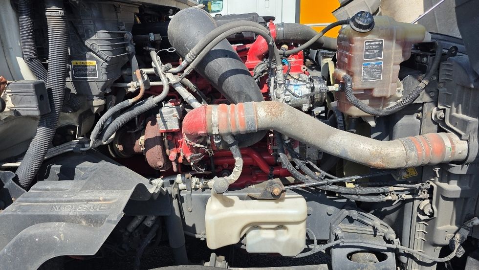 Sleeper Tractor-Heavy Duty Tractors-International-2019-LT625-Concord-NC-741,533\n\t\tmiles-$ 21,500 - Image 19