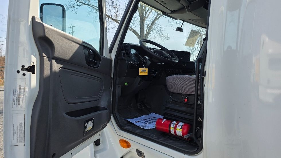 Sleeper Tractor-Heavy Duty Tractors-International-2019-LT625-Concord-NC-741,533\n\t\tmiles-$ 21,500 - Image 9