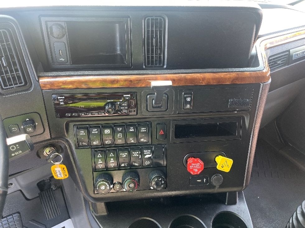 Sleeper Tractor-Heavy Duty Tractors-International-2019-LT625-Cranbury-NJ-478,205\n\t\tmiles-$ 47,750 - Image 12