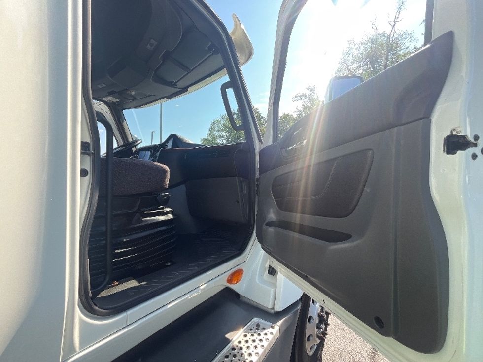 Sleeper Tractor-Heavy Duty Tractors-International-2019-LT625-Cranbury-NJ-478,205\n\t\tmiles-$ 47,750 - Image 13