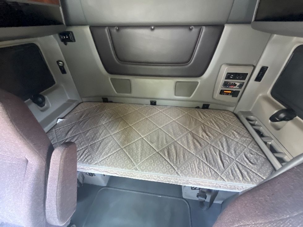 Sleeper Tractor-Heavy Duty Tractors-International-2019-LT625-Cranbury-NJ-478,205\n\t\tmiles-$ 47,750 - Image 17