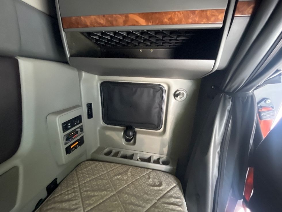 Sleeper Tractor-Heavy Duty Tractors-International-2019-LT625-Cranbury-NJ-478,205\n\t\tmiles-$ 47,750 - Image 18