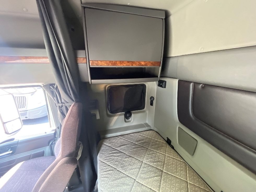 Sleeper Tractor-Heavy Duty Tractors-International-2019-LT625-Cranbury-NJ-478,205\n\t\tmiles-$ 47,750 - Image 19