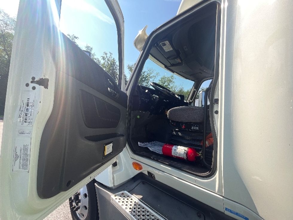 Sleeper Tractor-Heavy Duty Tractors-International-2019-LT625-Cranbury-NJ-478,205\n\t\tmiles-$ 47,750 - Image 9