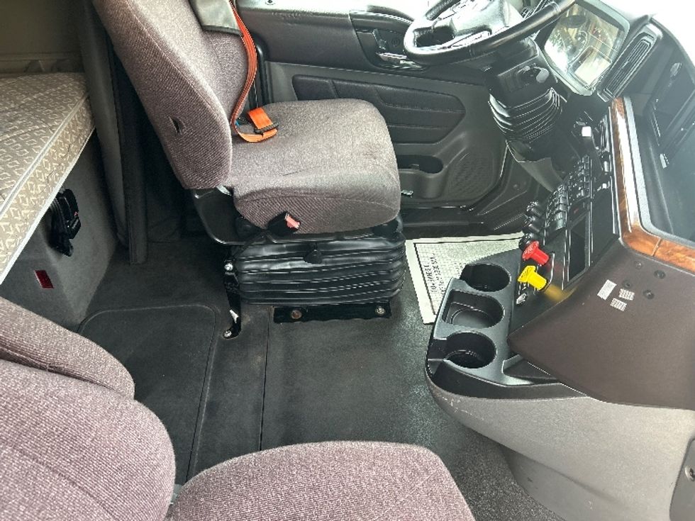 Sleeper Tractor-Heavy Duty Tractors-International-2019-LT625-Cranbury-NJ-547,207\n\t\tmiles-$ 44,000 - Image 14