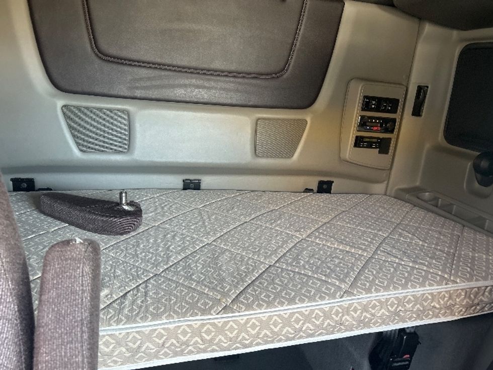 Sleeper Tractor-Heavy Duty Tractors-International-2019-LT625-Cranbury-NJ-547,207\n\t\tmiles-$ 44,000 - Image 15