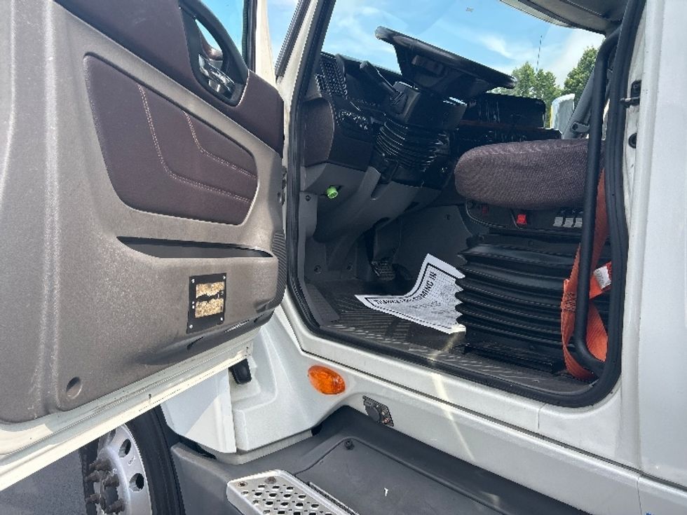Sleeper Tractor-Heavy Duty Tractors-International-2019-LT625-Cranbury-NJ-547,207\n\t\tmiles-$ 44,000 - Image 8