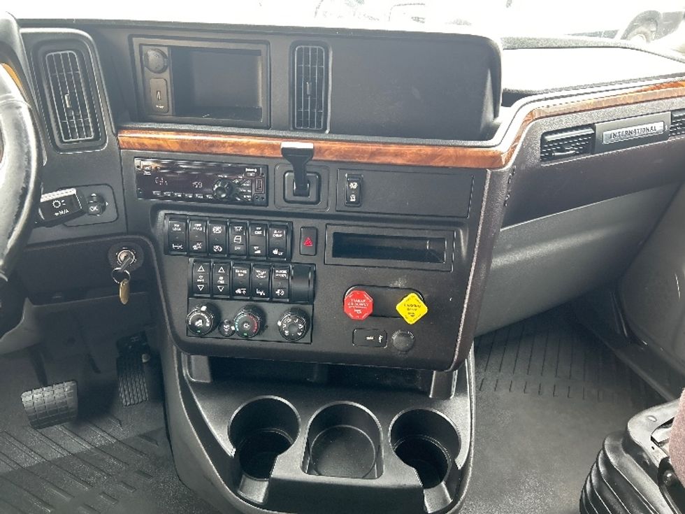 Sleeper Tractor-Heavy Duty Tractors-International-2019-LT625-Dayton-NJ-469,173\n\t\tmiles-$ 43,750 - Image 10