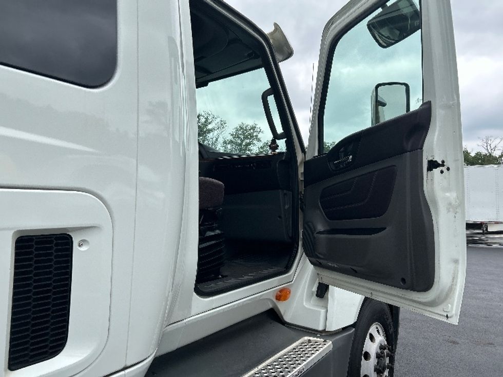 Sleeper Tractor-Heavy Duty Tractors-International-2019-LT625-Dayton-NJ-469,173\n\t\tmiles-$ 43,750 - Image 11