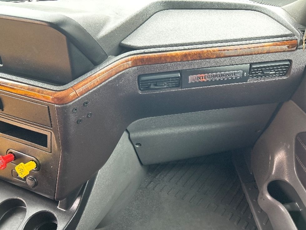 Sleeper Tractor-Heavy Duty Tractors-International-2019-LT625-Dayton-NJ-469,173\n\t\tmiles-$ 43,750 - Image 12