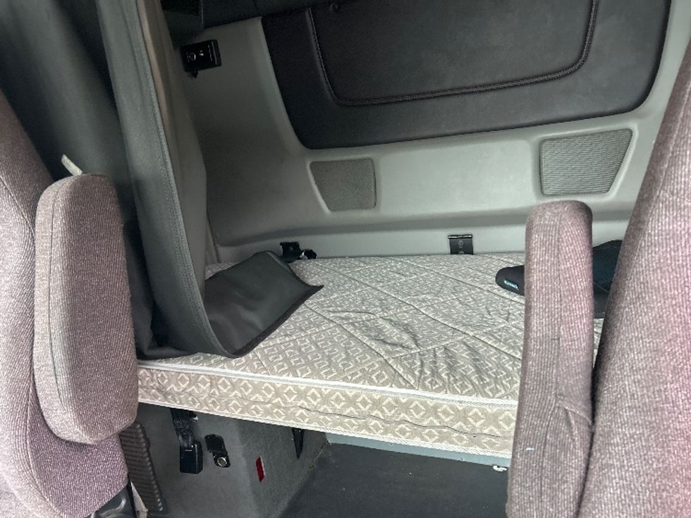 Sleeper Tractor-Heavy Duty Tractors-International-2019-LT625-Dayton-NJ-469,173\n\t\tmiles-$ 43,750 - Image 14