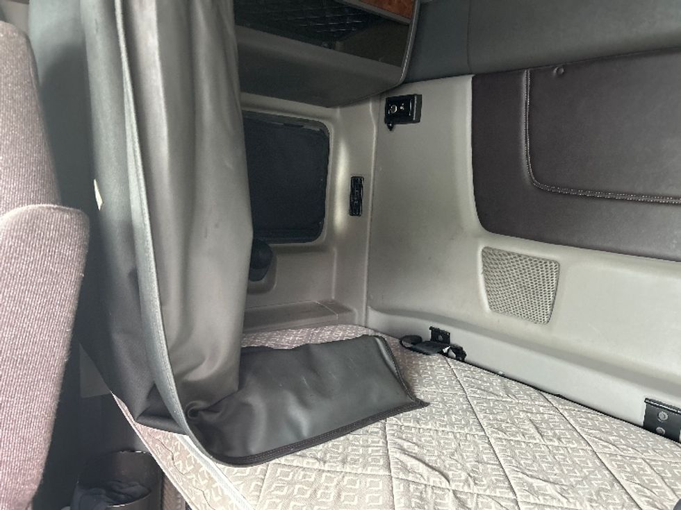 Sleeper Tractor-Heavy Duty Tractors-International-2019-LT625-Dayton-NJ-469,173\n\t\tmiles-$ 43,750 - Image 15