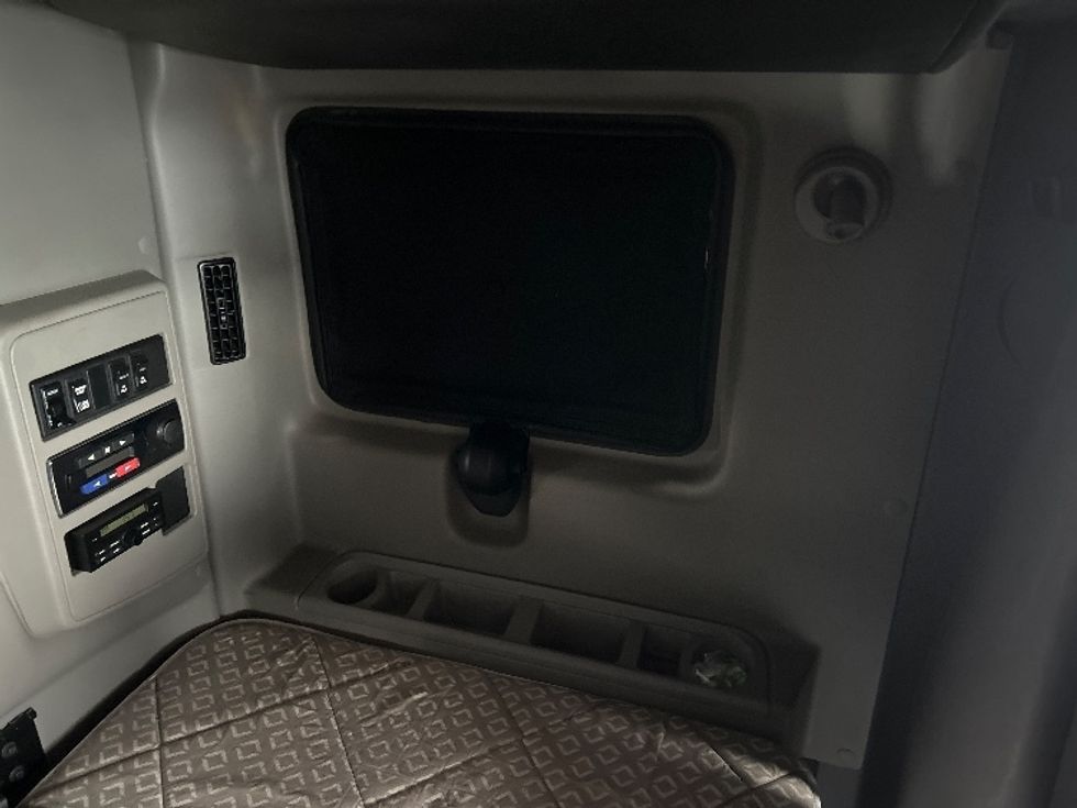 Sleeper Tractor-Heavy Duty Tractors-International-2019-LT625-Dayton-NJ-469,173\n\t\tmiles-$ 43,750 - Image 16