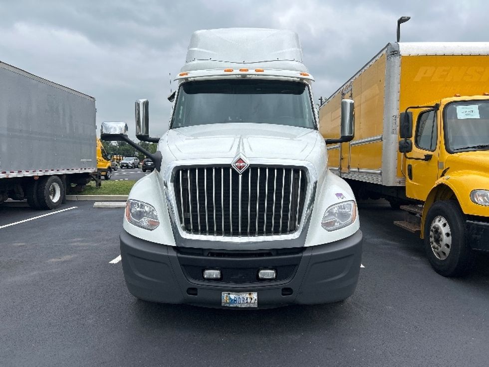Sleeper Tractor-Heavy Duty Tractors-International-2019-LT625-Dayton-NJ-469,173\n\t\tmiles-$ 43,750 - Image 2