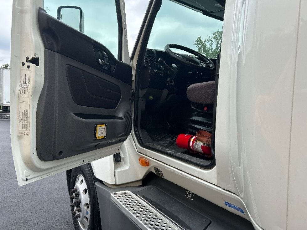 Sleeper Tractor-Heavy Duty Tractors-International-2019-LT625-Dayton-NJ-469,173\n\t\tmiles-$ 43,750 - Image 7