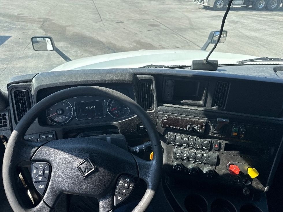 Sleeper Tractor-Heavy Duty Tractors-International-2019-LT625-Decatur-AL-367,325\n\t\tmiles-$ 44,250 - Image 11