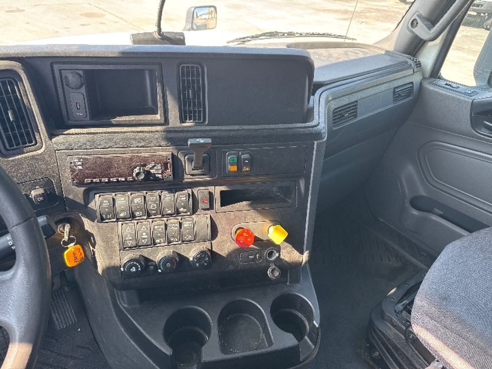 Sleeper Tractor-Heavy Duty Tractors-International-2019-LT625-Decatur-AL-367,325\n\t\tmiles-$ 44,250 - Image 12