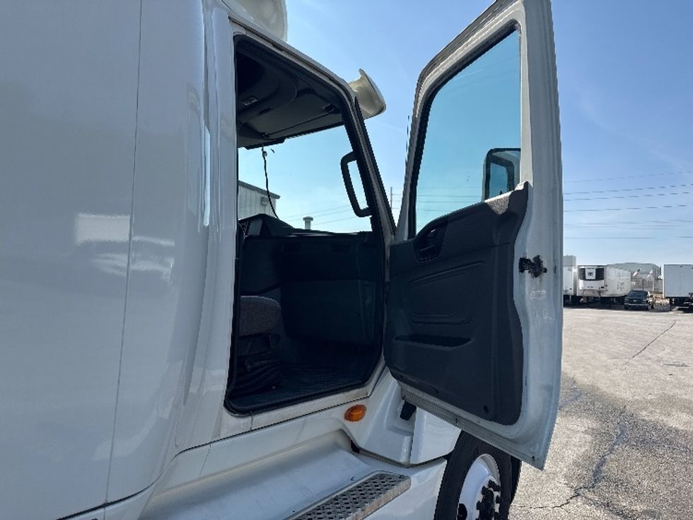 Sleeper Tractor-Heavy Duty Tractors-International-2019-LT625-Decatur-AL-367,325\n\t\tmiles-$ 44,250 - Image 13