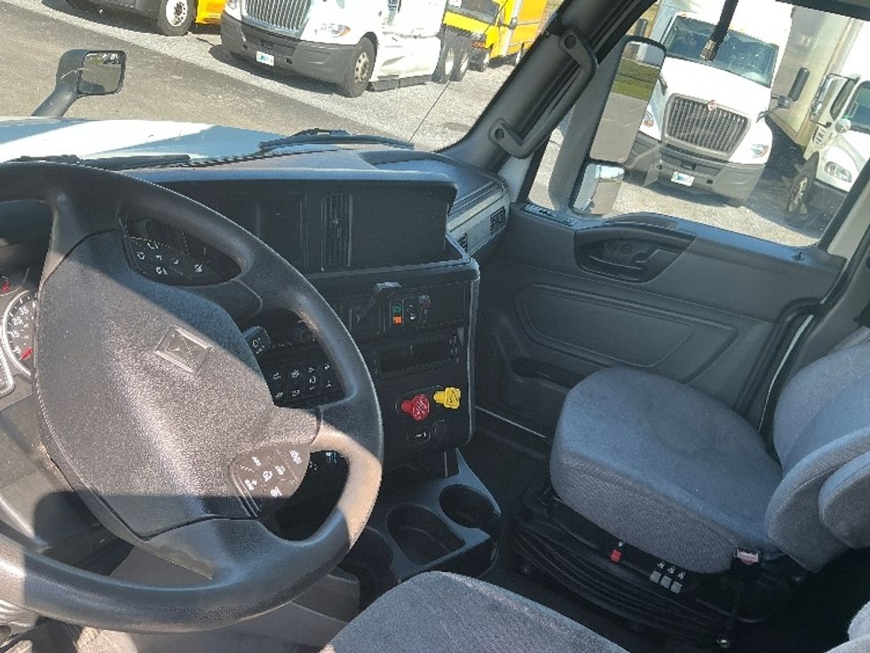 Sleeper Tractor-Heavy Duty Tractors-International-2019-LT625-Duncansville-PA-409,625\n\t\tmiles-$ 43,750 - Image 10