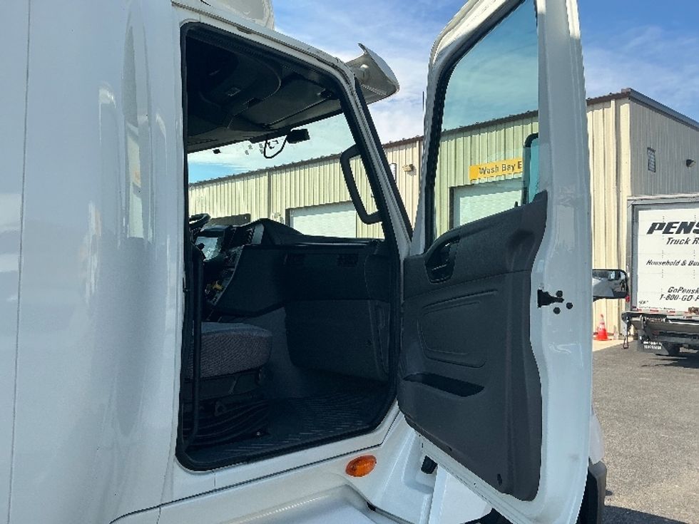 Sleeper Tractor-Heavy Duty Tractors-International-2019-LT625-Duncansville-PA-409,625\n\t\tmiles-$ 43,750 - Image 13