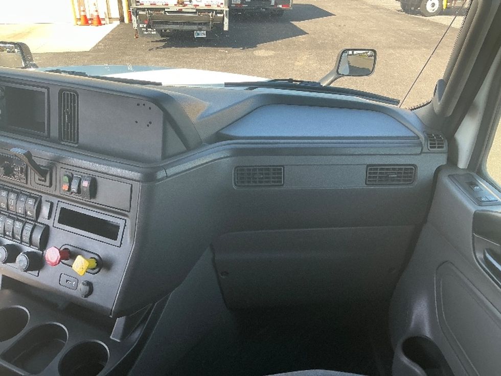 Sleeper Tractor-Heavy Duty Tractors-International-2019-LT625-Duncansville-PA-409,625\n\t\tmiles-$ 43,750 - Image 14