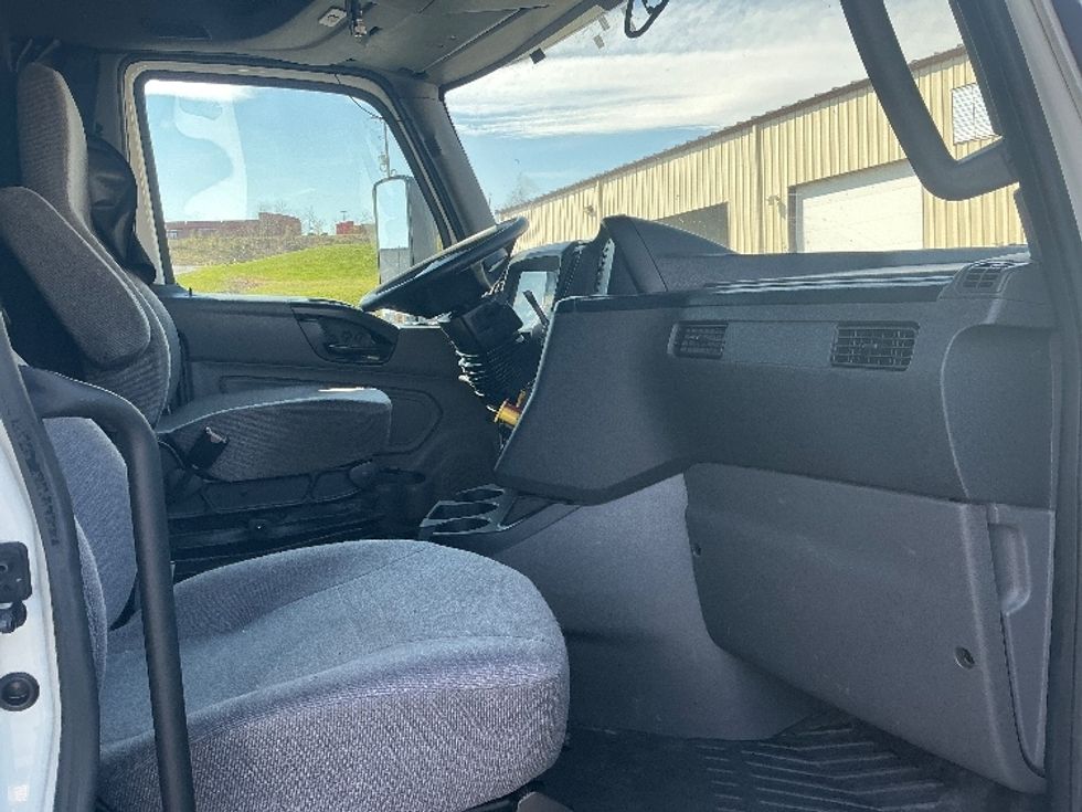 Sleeper Tractor-Heavy Duty Tractors-International-2019-LT625-Duncansville-PA-409,625\n\t\tmiles-$ 43,750 - Image 15
