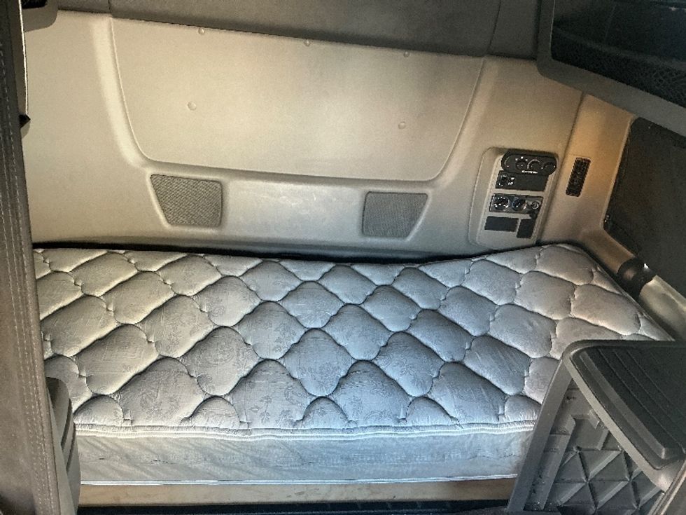 Sleeper Tractor-Heavy Duty Tractors-International-2019-LT625-Duncansville-PA-409,625\n\t\tmiles-$ 43,750 - Image 16