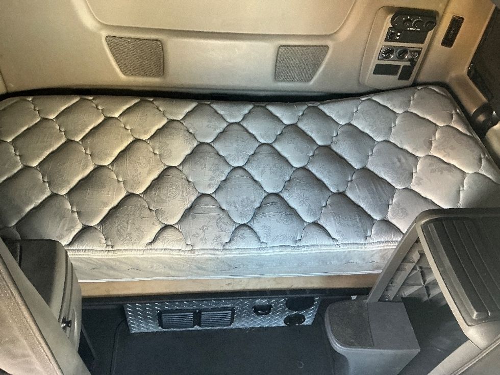 Sleeper Tractor-Heavy Duty Tractors-International-2019-LT625-Duncansville-PA-409,625\n\t\tmiles-$ 43,750 - Image 17