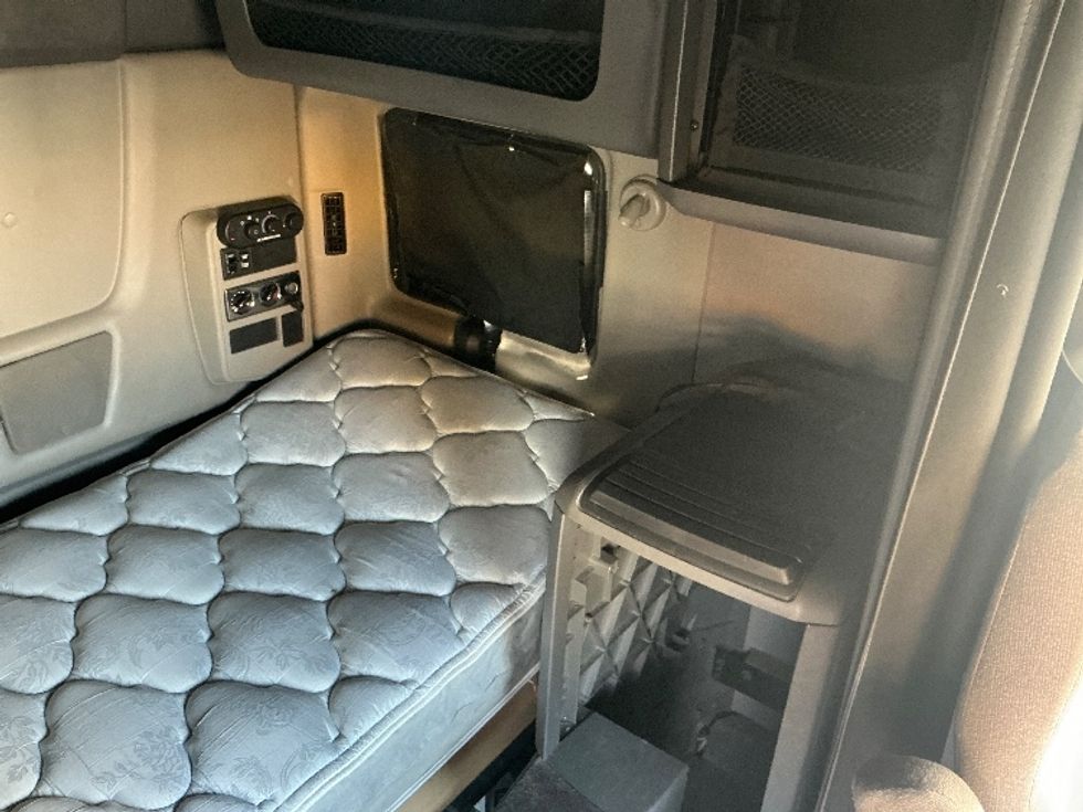 Sleeper Tractor-Heavy Duty Tractors-International-2019-LT625-Duncansville-PA-409,625\n\t\tmiles-$ 43,750 - Image 18