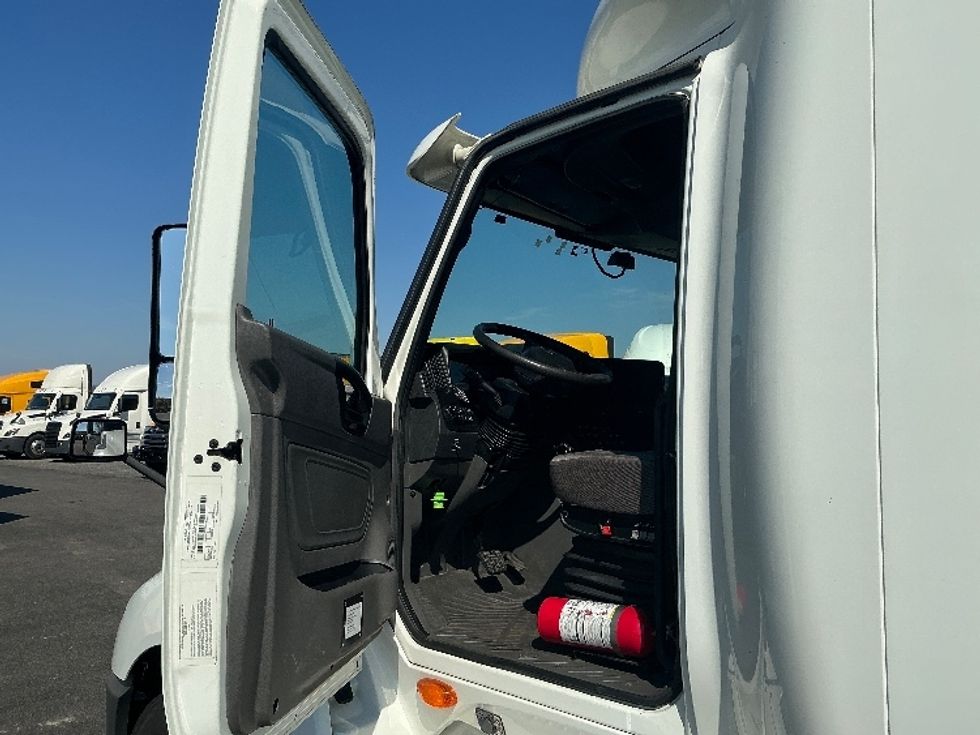 Sleeper Tractor-Heavy Duty Tractors-International-2019-LT625-Duncansville-PA-409,625\n\t\tmiles-$ 43,750 - Image 9