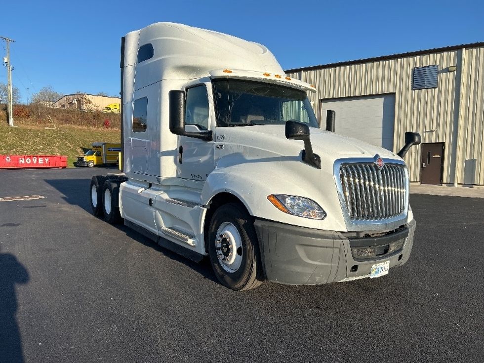 Sleeper Tractor-Heavy Duty Tractors-International-2019-LT625-Duncansville-PA-552,650\n\t\tmiles-$ 38,000 - Image 1