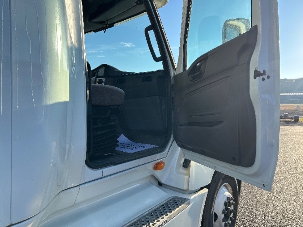 Sleeper Tractor-Heavy Duty Tractors-International-2019-LT625-Duncansville-PA-552,650\n\t\tmiles-$ 38,000 - Image 13