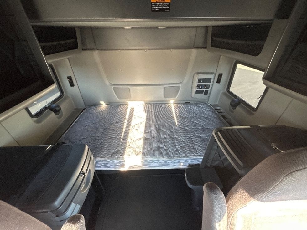 Sleeper Tractor-Heavy Duty Tractors-International-2019-LT625-Duncansville-PA-552,650\n\t\tmiles-$ 38,000 - Image 16