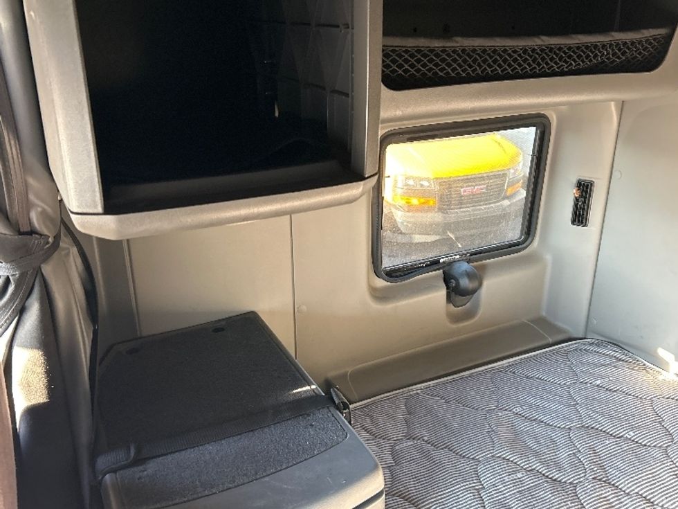 Sleeper Tractor-Heavy Duty Tractors-International-2019-LT625-Duncansville-PA-552,650\n\t\tmiles-$ 38,000 - Image 19