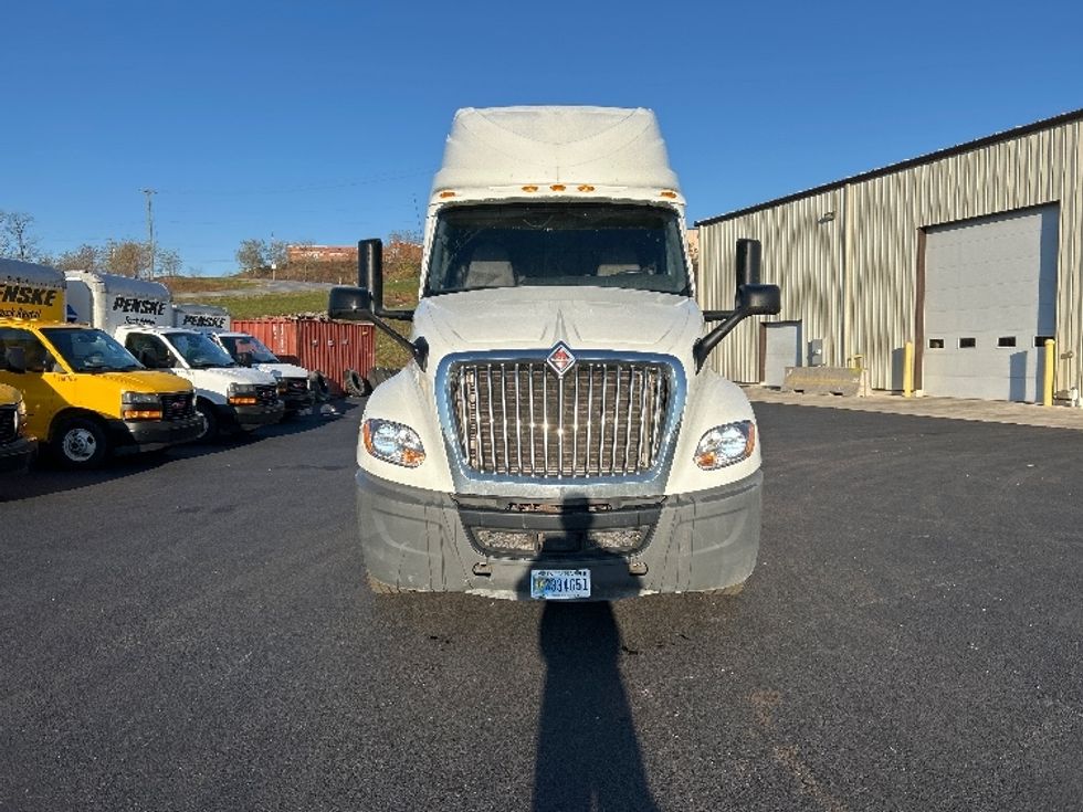 Sleeper Tractor-Heavy Duty Tractors-International-2019-LT625-Duncansville-PA-552,650\n\t\tmiles-$ 38,000 - Image 2