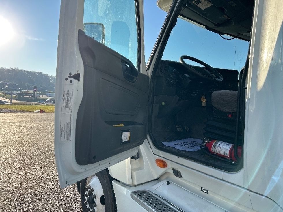 Sleeper Tractor-Heavy Duty Tractors-International-2019-LT625-Duncansville-PA-552,650\n\t\tmiles-$ 38,000 - Image 9