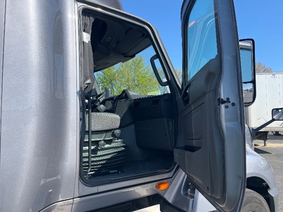 Sleeper Tractor-Heavy Duty Tractors-International-2019-LT625-East Chicago-IN-451,705\n\t\tmiles-$ 27,250 - Image 13