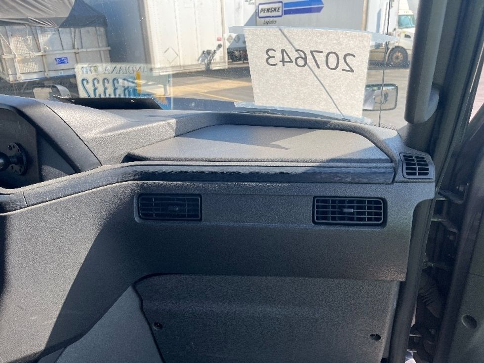 Sleeper Tractor-Heavy Duty Tractors-International-2019-LT625-East Chicago-IN-451,705\n\t\tmiles-$ 27,250 - Image 14