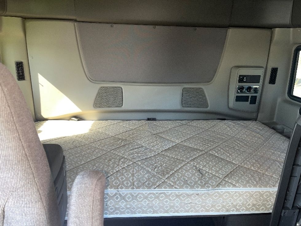 Sleeper Tractor-Heavy Duty Tractors-International-2019-LT625-East Chicago-IN-451,705\n\t\tmiles-$ 27,250 - Image 16