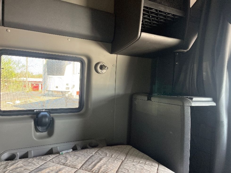 Sleeper Tractor-Heavy Duty Tractors-International-2019-LT625-East Chicago-IN-451,705\n\t\tmiles-$ 27,250 - Image 18
