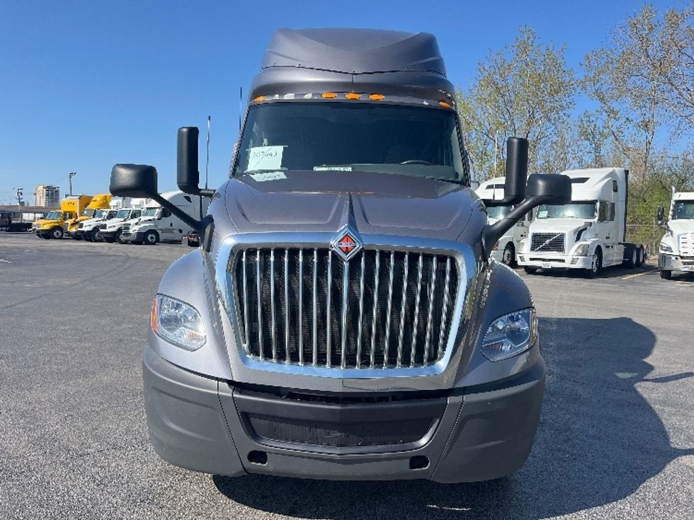 Sleeper Tractor-Heavy Duty Tractors-International-2019-LT625-East Chicago-IN-451,705\n\t\tmiles-$ 27,250 - Image 2