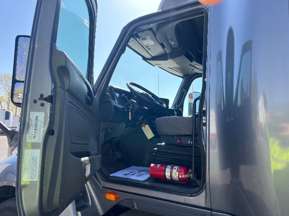 Sleeper Tractor-Heavy Duty Tractors-International-2019-LT625-East Chicago-IN-451,705\n\t\tmiles-$ 27,250 - Image 9