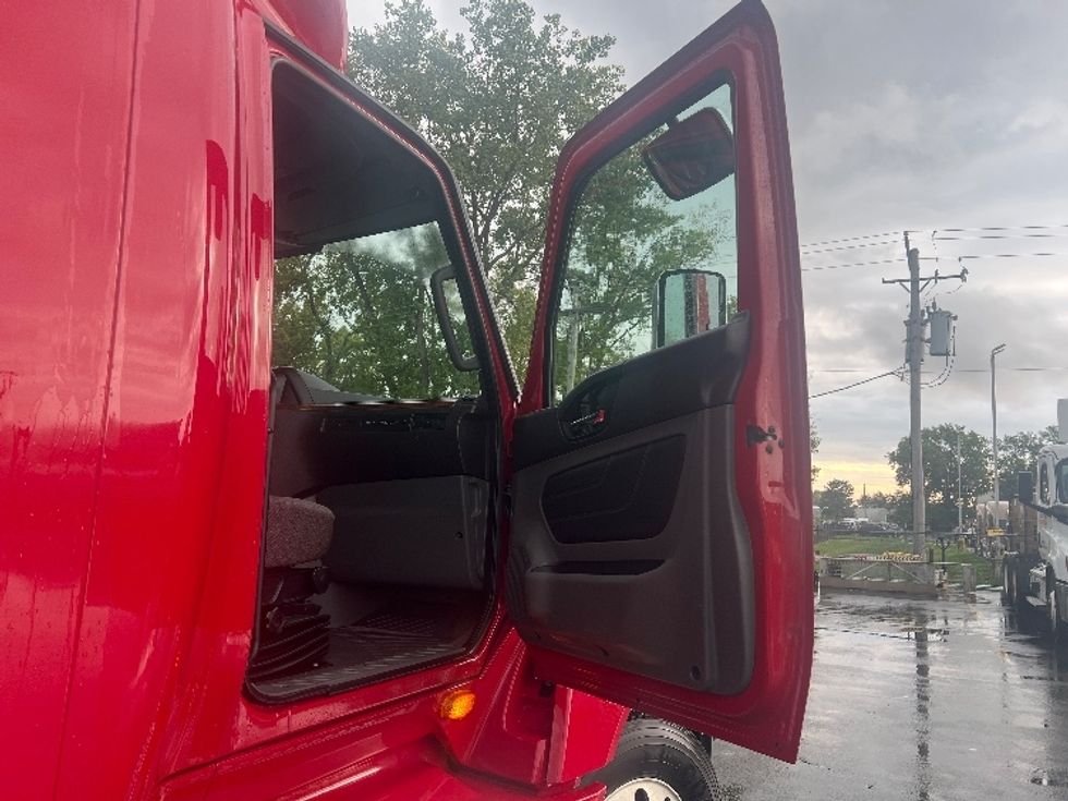 Sleeper Tractor-Heavy Duty Tractors-International-2019-LT625-East Chicago-IN-464,095\n\t\tmiles-$ 41,000 - Image 13